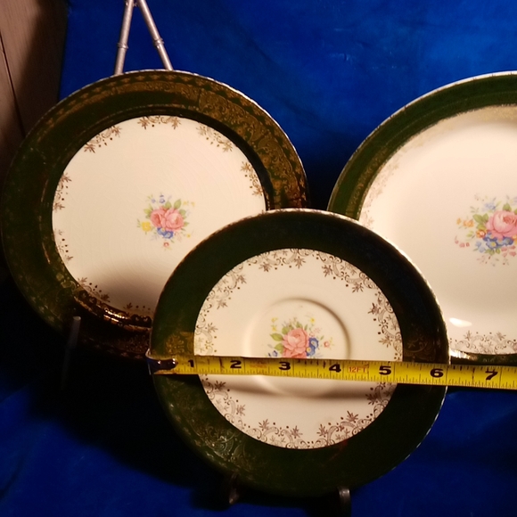 Floral Patterned Dinnerware Set - Picture 4 of 13